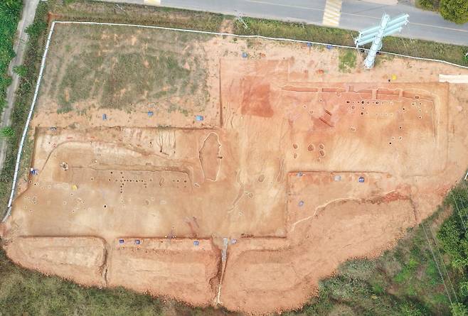 익산 쌍릉 주변에서 나온 백제 건물터 2동 모습 [마한백제문화연구소 제공. 재판매 및 DB 금지]