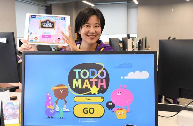 이수인 에누마 대표가 서울 성수동 헤이그라운드에 있는 한국 사무실에서 자체 개발한 교육 소프트웨어 '토도수학'과 '토도영어'에 대해 설명하고 있다. 배우한 기자