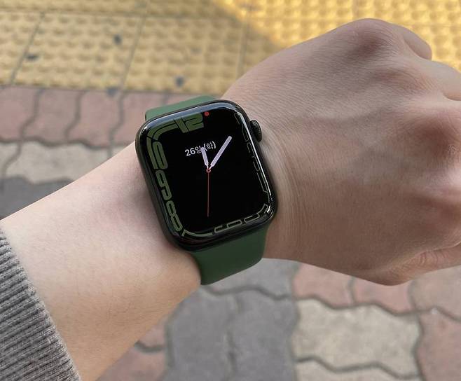 애플 워치 7 전용 페이스 '윤곽'이 추가됐다