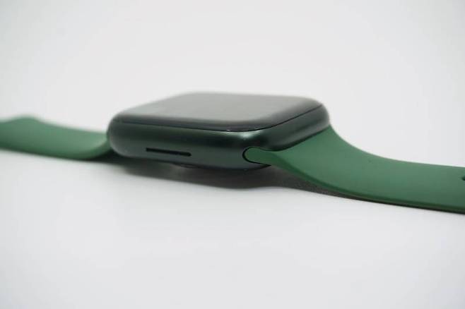 그린 색상은 이번 애플 워치 7에서 새롭게 추가된 색상이다