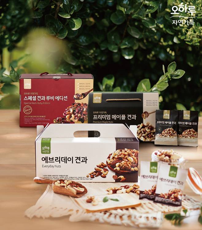 CJ온스타일 단독 식품 브랜드 ‘오하루 자연가득’ 하루 견과류 대표 제품 3종.