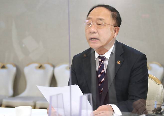 Finance Minister Hong Nam-ki speaks at a meeting of related ministers at the government complex in Seoul on Oct. 27 to monitor the local real estate market and discuss policies aimed at stabilizing it. (Yonhap)