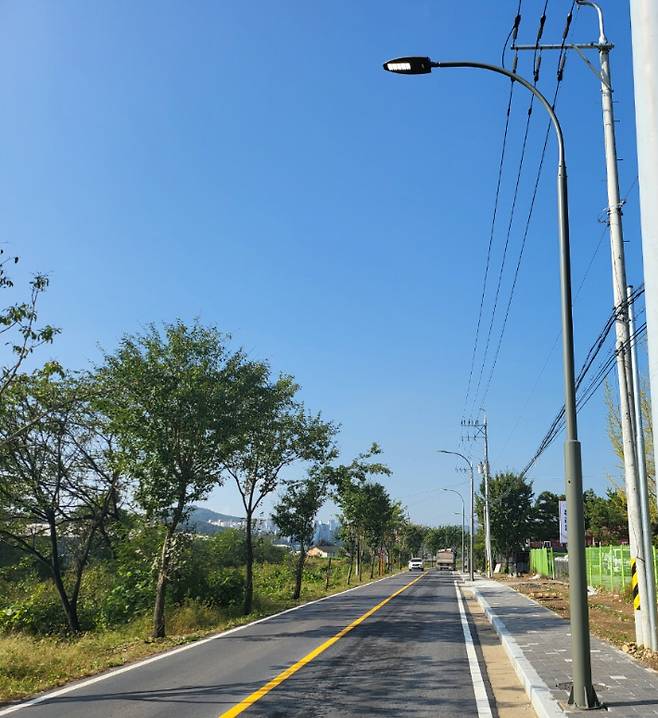 경기도 용인 주북리 국지도 98호선 일부 구간에 보행로가 신설됐다. 용인시청 제공