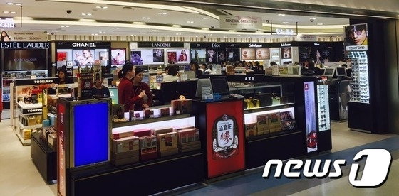 김포공항 면세점 전경. © News1 DB