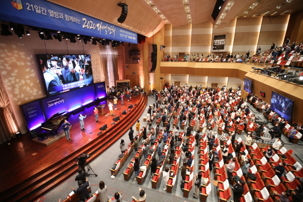 2020년 서울 강동구 오륜교회에서 열린 다니엘기도회에서 참석자들이 예배를 드리고 있다. 다니엘기도회 제공