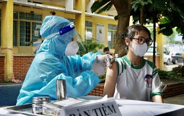 A student receives her first COVID vaccine shot at a vaccination site for children in Củ Chi District. — Photo vtc.vn