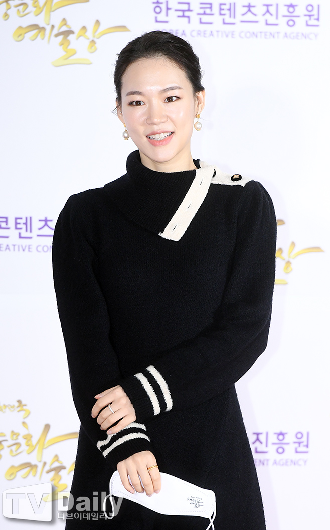 The 2021 Popular Culture Art Prize Red Carpet event was held at the National Theater of Korea, Jung-gu, Seoul on the afternoon of the 28th.Actor Yeri Han attended the Popular Culture Art Prize Red Carpet.The Popular Culture Art Prize, which celebrated its 12th anniversary this year, is the highest government award in the field of popular culture and arts to raise the social status and creative motivation of pop culture artists who cover various fields such as singer, actor, comedic, voice actor, broadcasting writer, and performer, and to honor those who contributed to the development of the popular culture and arts industry.Yoon Yeo-jung, who received the Golden Medal of Culture, won the Best Supporting Actress Award at the 93rd Academy Awards held in April, playing the role of a Korean grandmother who is full of love for her children in the movie Minari (director Jung I-sak).It was the first Korean actor in the history of Korean movies in 102.The Eungwan Cultural Medal is won by Lee Jang-hee, a living legend singer of Korea Folk, and Lee Chun-yeon, a filmmaker who led the revival of the Korean film industry and a big star of Korean film, who was the first generations own singer who caused the folk wind in the 1970s.The prime ministers awards include seven actors, Actor Lee Jung Eun, Actor Yeri Han, singer Woongsan, performer Jung Young, music director Kim Moon Jung, voice actor An Gyeong Jin and artistic director Kim Sul Jin.Nine people (team) were selected for the Minister of Culture and Tourisms commendation, including the group EnCity Dream (NCT DREAM), Group Oh My Girl, Actor Lee Je-hoon, Actor Oh Jeong-se, comedy Ahn Young-mi, Sung Woo Choi Duk-hee, performer Seo Young-do, performer Ko Sang-ji and model Choi So-ra.