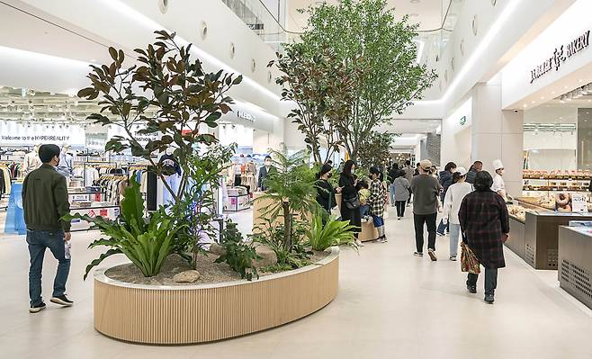 AK플라자가 29일 경기도 광명시 일직동에 데일리 프리미엄 쇼핑몰 ‘AK플라자 광명점’을 정식 오픈했다.[AK플라자 제공]