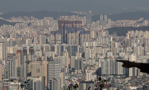 한국부동산원에 따르면 10월 넷째 주(지난 25일 기준) 서울 아파트 매매수급지수는 100.9로 전주 101.6보다 0.7포인트 떨어졌다. /사진=뉴시스
