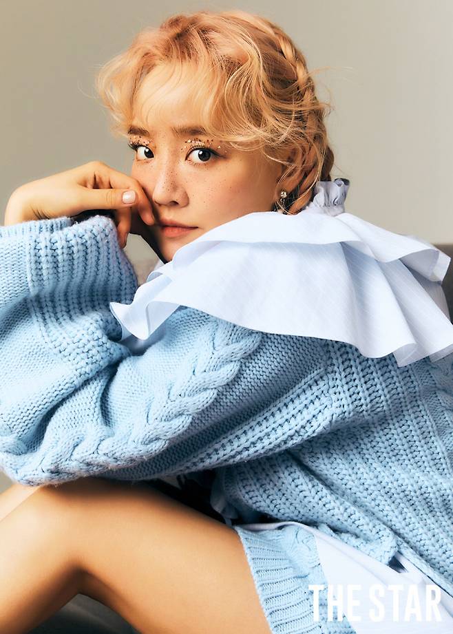A romantic fashion picture with the autumn sensibility of Singer Younha was released.In this picture released through the November issue of the magazine, Younha showed off his visuals that inspired his admiration.In the open photo, Younha admired the filming scene with a soft smile, looking at the camera or sitting on the couch and taking a comfortable pose.In an interview after filming, Younha said, I was worried that it would be awkward because it was the first time I had freckle makeup, but I had a lot of conceptual appearance.Its an Earth album, he said of his upcoming Regular album, which contains the science material hes been studying.Ive tried the story I want to tell in terms of the universe or Earth, and it can sound as interpreted by each listener.Asked about his true personality and charm, he said, I am actually a little timid.I set the Alone rule and live according to that standard, he said honestly, but the everyday appearance, not the Singer Younha, is much more comfortable and free.When asked about their dreaming love or love, he said, I still dream of a fateful love like a girl. It is a self-discipline (natural meeting pursuit). Finally, when asked what I wanted to say to my fans, I asked for a lot of expectations because I am going to release a little bit of what I have not done so far with Corona 19.I will also send you a lot of energy to give you comfort and strength. More pictures and interviews from Younha can be found in the November issue of The Star (released October 27).