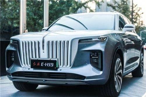 사진: 2021 금융가 포럼 행사장에 등장한 신에너지 차량 훙치 E-HS9 (PRNewsfoto/Xinhua Silk Road)