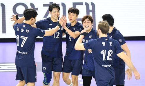 남자배구 대한항공이 외국인 선수 레오가 흔들린 OK금융그룹을 세트 스코어 3-0으로 완파했다. [한국배구연맹 KOVO 제공]