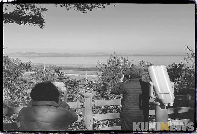 북한 땅이 손에 잡힐 듯 눈앞에 보이는 '망향대'