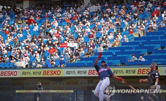 야구장 메운 팬들
[연합뉴스 자료사진]