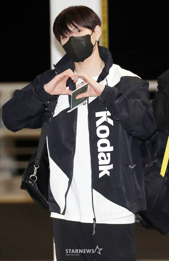 다크비 희찬 '매력넘치는 하트'[★포토]