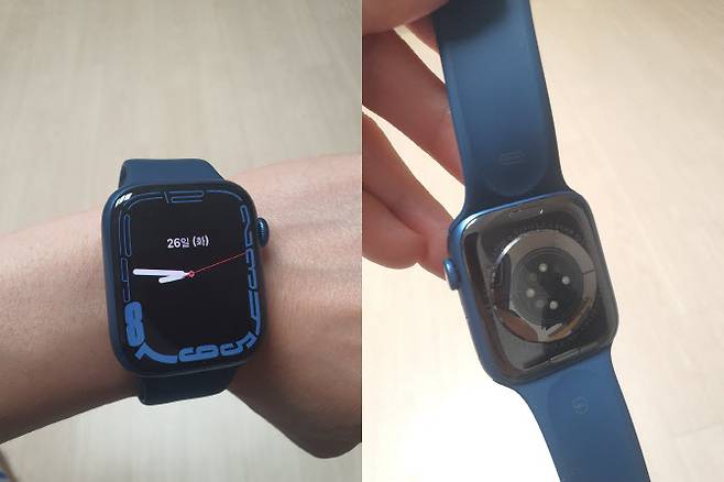 애플워치7의 앞뒤 모습. 전면 크리스탈이 시계 옆부분까지 이어지면서 내부 숫자들도 더 잘 보인다. (사진=김정유 기자)