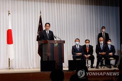 총선 승리 후 기자회견 하는 기시다 日 총리 (도쿄 AFP=연합뉴스) 기시다 후미오 일본 총리가 1일 수도 도쿄의 자민당 본부에서 총선 후 첫 기자회견을 하고 있다. 기시다 총리가 이끄는 자민당은 전날 치른 중의선 총선에서 전체 465석(지역구 289석·비례대표 176석) 가운데 단독 과반 의석을 훌쩍 넘어 '절대 안정 다수' 의석인 261석을 확보했다. 
    sungok@yna.co.kr