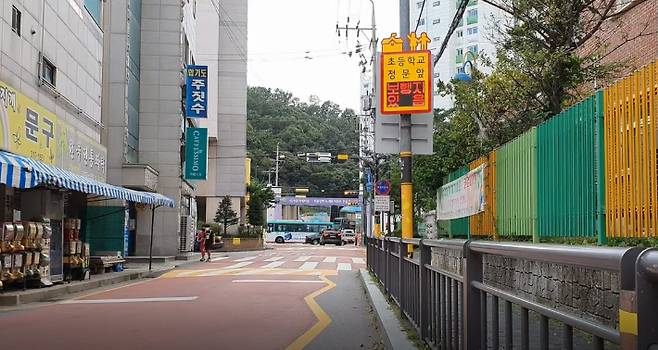 경기도 시흥시가 보행자 인지 기술을 적용한 'AI 안전운전 도우미 실증사업'을 이달부터 시범운영한다. 시흥시청 제공