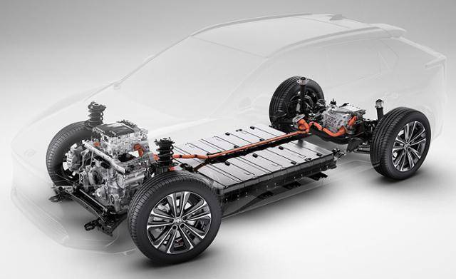 토요타다 브랜드 최초의 양산 전기차 ‘bZ4X’를 공개했다.