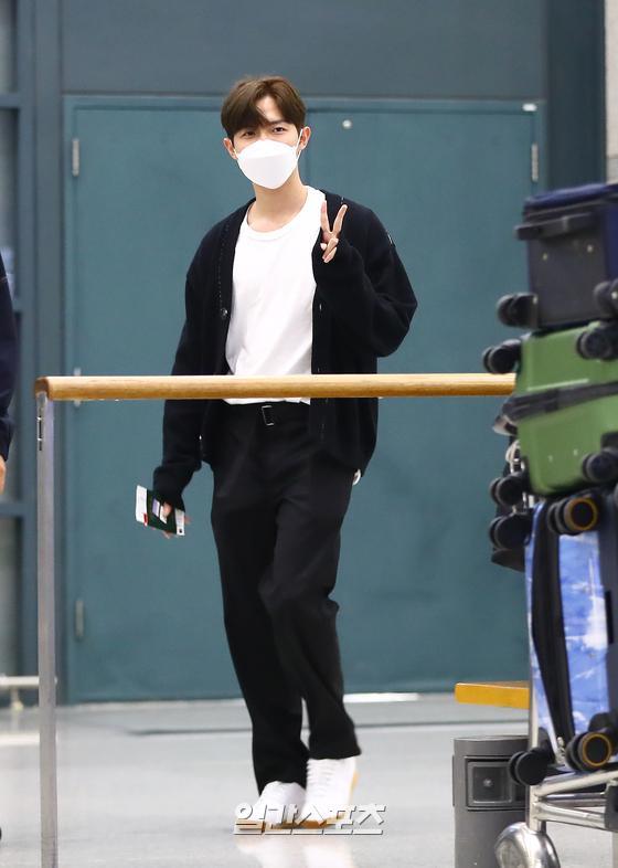 Singer Kim Jae-hwan is arriving at the Dubai Expo in Dubai on the afternoon of the 3rd and arriving at Incheon International Airport Terminal 1.