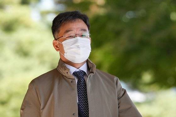 10월 28일 화천대유자산관리의 대주주 김만배(56)씨가 서울중앙지검에 출석하고 있다. 뉴스1