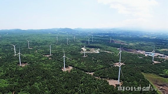 제주도는 2015년 9월 ‘탄소없는 섬 제주’를 실현하기 위해 “공공주도의 풍력개발 투자활성화 계획”을 발표했다. /fnDB