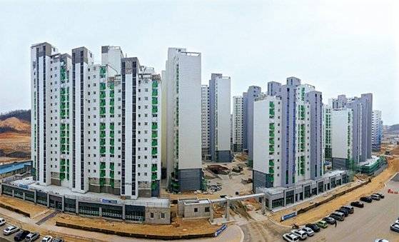 경기도 구리시의 공공임대 아파트. 이재명 민주당 대통령 후보는 질 좋은 공공임대 아파트 대규모 공급을 공약했다.