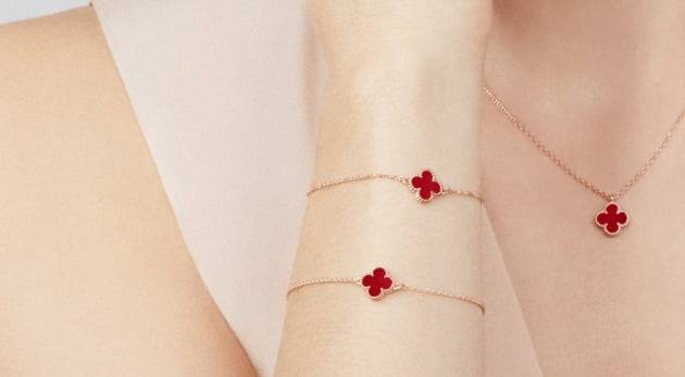 반클리프앤아펠 스위트 알함브라 목걸이. /반클리프앤아펠 홈페이지 캡쳐