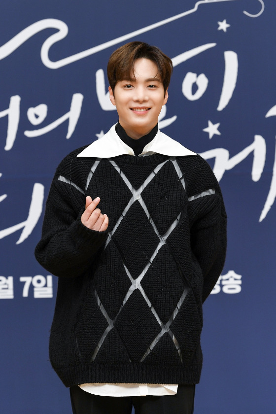 SBS 일요드라마 '너의 밤이 되어줄게'에서 이신 역을 맡은 뉴이스트 김종현./사진=SBS