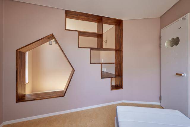 2층 딸아이의 방. 건축가는 "아이에게 사각의 공간이 아닌 입체적인 공간을 보여주고 싶었다"고 설명했다. 노경 건축사진작가 제공