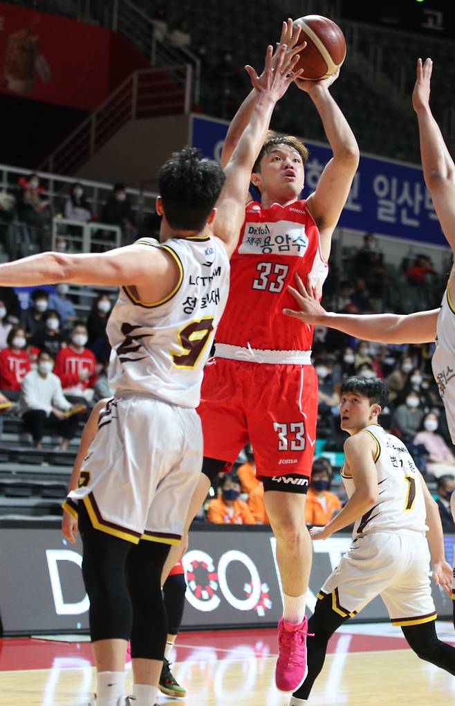 고양 오리온의 이승현은 6일 창원 LG전에서 20득점을 기록하며 팀의 92-85 승리에 일조했다.(KBL 제공) © 뉴스1