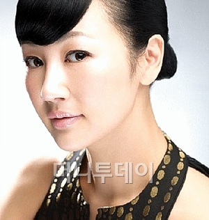 과거 마스크팩 제조업체 제닉의 광고모델이었던 배우 하유미씨.