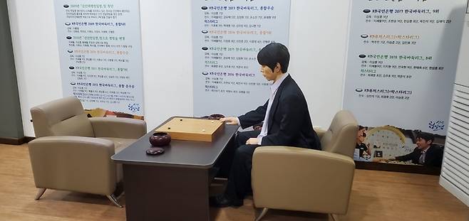 이세돌 기념관에는 이세돌 9단의 피규어가 대국을 기다리고 있다