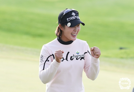 우승 확정 후 기뻐하는 박지영. 사진=KLPGA 제공