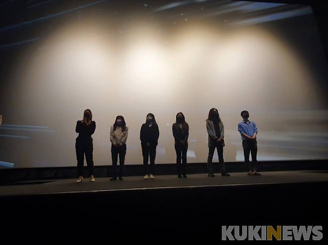 무대 현장 인사에 나선 아케인 성우. (왼쪽부터) '바이' 김율, '징크스' 한채언, '케이틀린' 이슬, '멜' 사문영, '실코' 정성훈, '제이스' 남도형.&nbsp; &nbsp;사진=강한결 기자