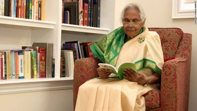 스리랑카에서 태어나 캐나다로 이주한 87세 할머니가 캐나다 명문대에서 정치학 석사 학위를 취득했다.