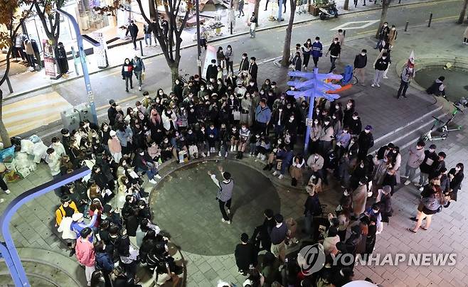 다시 열린 홍대 거리공연 [연합뉴스 자료사진]