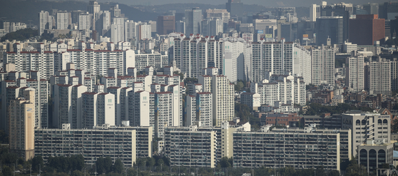 A view of apartments in Seoul [NEWSIS]