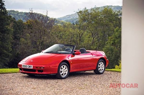 앞 엔진, 앞바퀴굴림 M100은 다른 로터스 로드스터들만큼 우아해 보이지 않는다