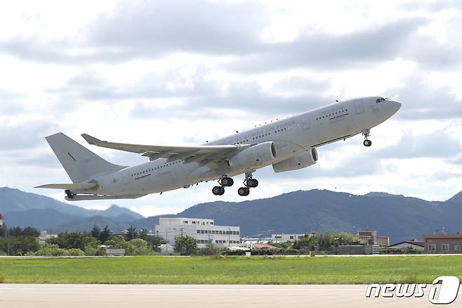 공군 다목적 공중급유 수송기 KC-330 '시그너스'. (국방부 제공) 2021.7.18/뉴스1