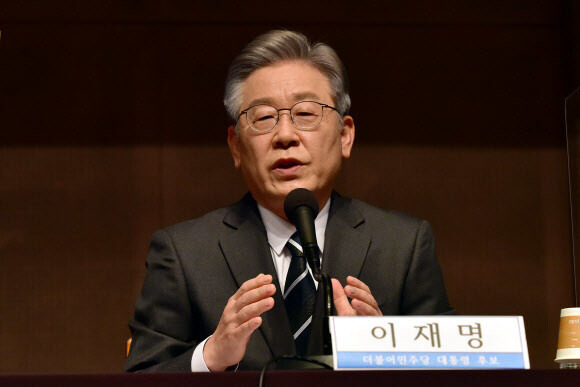 더불어민주당 이재명 대선 후보가 10일 서울 중구 한국프레스센터에서 열린 관훈클럽 초청 토론회에서 기조연설을 하고 있다. 국회사진기자단