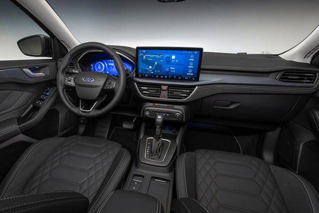 포드가 자사의 스테디셀링 해치백 포커스의 신모델을 선보였다.