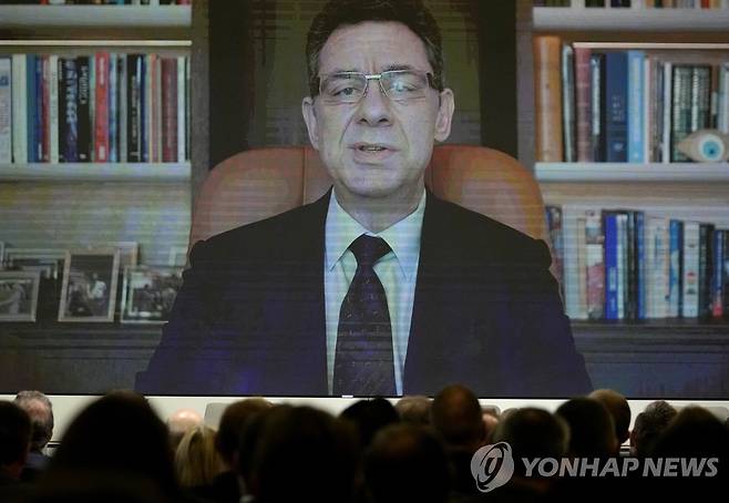 지난달 벨기에에서 열린 한 바이오기술 컨퍼런스에서 화상연설하는 앨버트 불라 화이자 CEO [AP 연합뉴스 자료사진. 재판매 및 DB 금지]