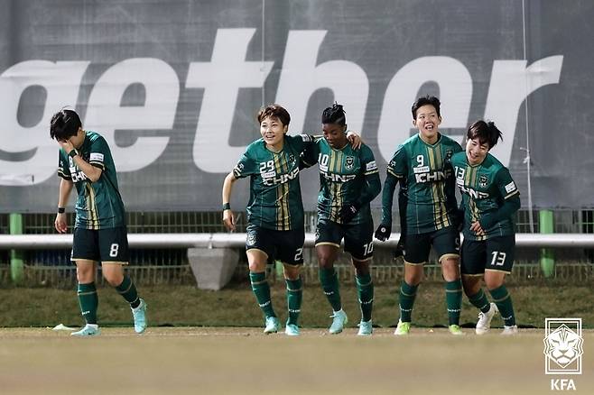 여민지의 세 번째 골에 기뻐하는 한수원 선수들 [대한축구협회 제공. 재판매 및 DB 금지]