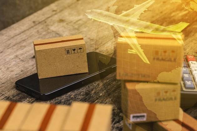 명품 선호 현상이 지속되면서 구매대행을 이용해 가방·신발·의류 등 제품을 구입하는 소비자들이 늘고 있다. /게티이미지뱅크