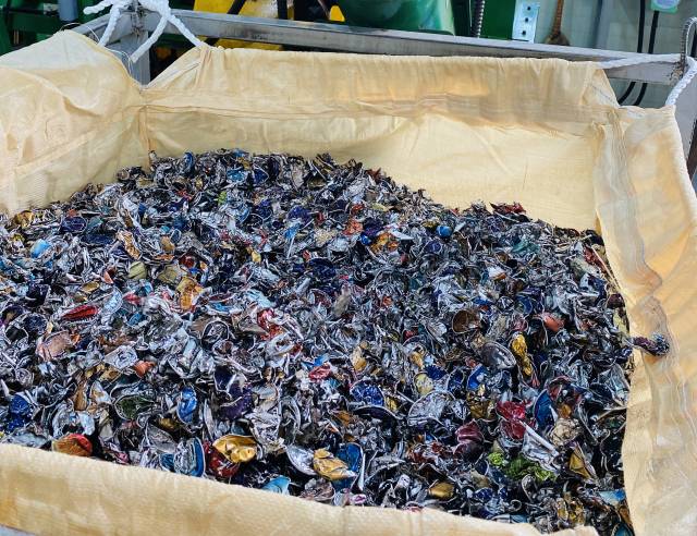 순도 100%에 가까운 알루미늄