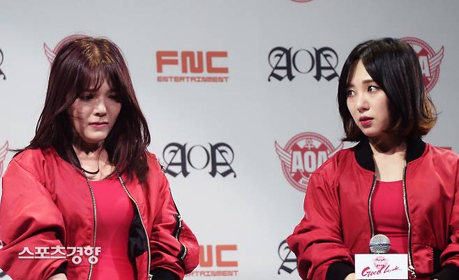 AOA 출신 권민아가 자신을 지적한 기사에 대해 반박하며 지민과 선을 그었다. 이선명 기자 57km@kyunghyang.com