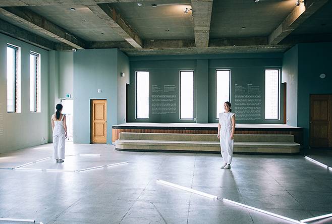 지난봄 복합 문화 공간 디스이즈낫어처치에서 열렸던 〈정다슬파운데이션 소장품전〉 전시 전경.