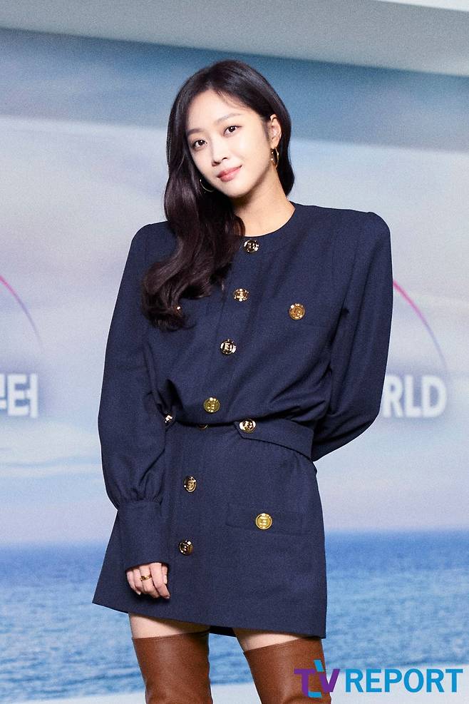 Actor Jo Bo-ah poses at the production report from Netflix original entertainment New World which was held online on the morning of the 17th.On the other hand, From the New World will be released on the 20th as a new concept virtual simulation entertainment that tells the story of an unexpected event in the dream world, utopia, survival mission, confrontation, and reversal.