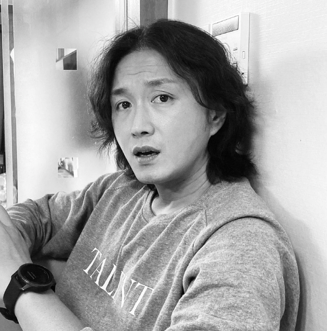 Actor Jin Tae-hyun has revealed his real life with his daughter, Davida Yang.Jin Tae-hyun said on his SNS on the 19th, I am sitting in front of me again, saying that my daughter has a funny expression when she angers Father.Oh...oh...ha...the weight of Father, the weight of the head, he posted a picture with the article.In the photo, there was a picture of Jin Tae-hyun who is making an impression on his daughter.Jean Tae-hyeun, a long-haired woman, laughed at the camera by replaying the real expression she made when her daughter was playing.The daily life of Jin Tae-hyun, who lives happily with her daughter, Davida, stands out.Meanwhile, Jin Tae-hyun publicly adopted actor Park Si-eun and marriage and college student daughter Davida Yang in 2015.